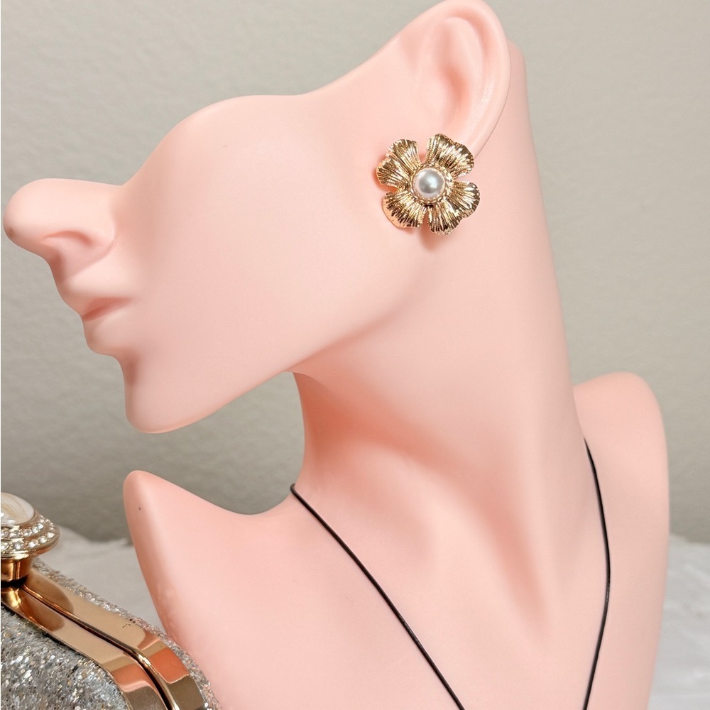 ⚜️Gold Flower Stud Earrings - Picture 8 of 8